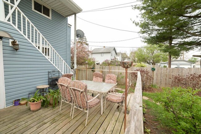 Building Photo - 546 E Jenkins Ave