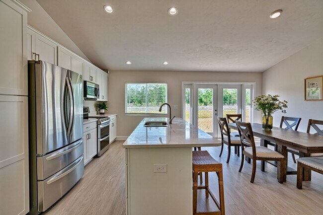 Building Photo - 3 MONTHS FREE RENT! 3/2 in Hawthorne