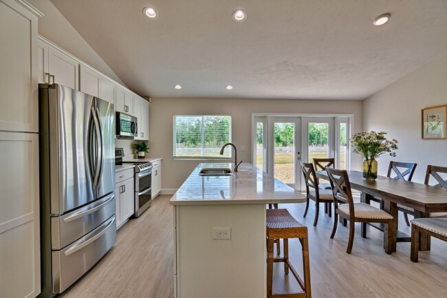 Building Photo - NEW HOME! 3/2  in Hawthorne