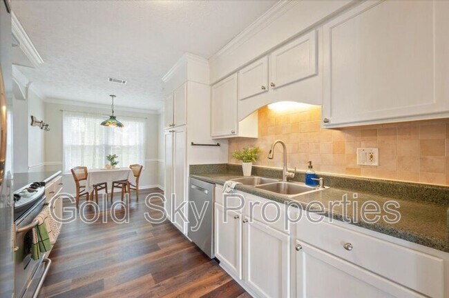 Building Photo - 210 Pine Grove Dr