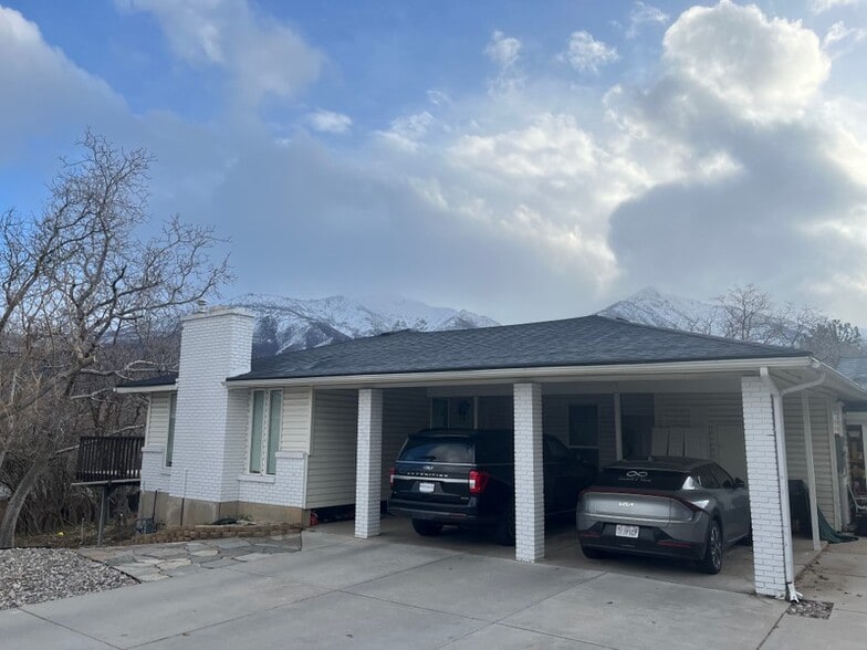 Building Photo - 5720 Oakwood Dr
