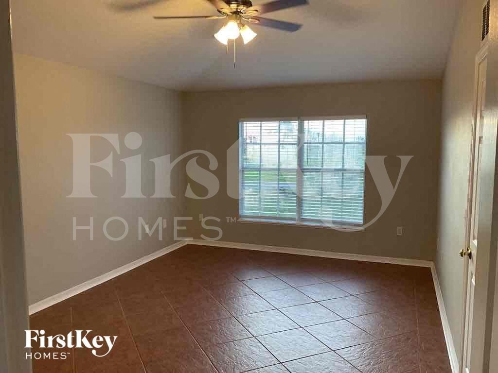 Building Photo - 1120 NW 11th Pl