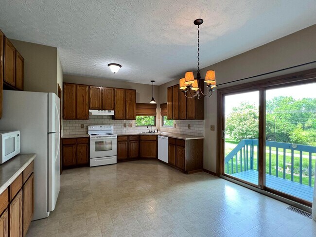 Building Photo - 758 N Starr Dr