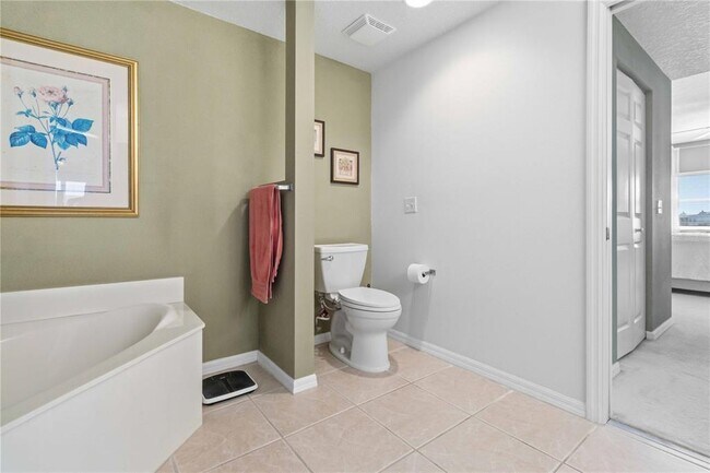 Building Photo - 8921 Lake Dr