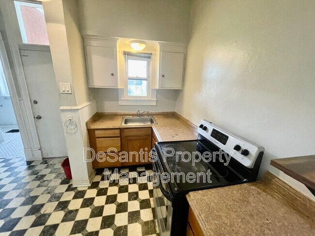 Building Photo - 5498 Hayes St