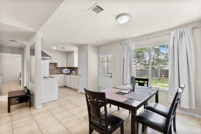 Building Photo - 16305 Many Trees Ln