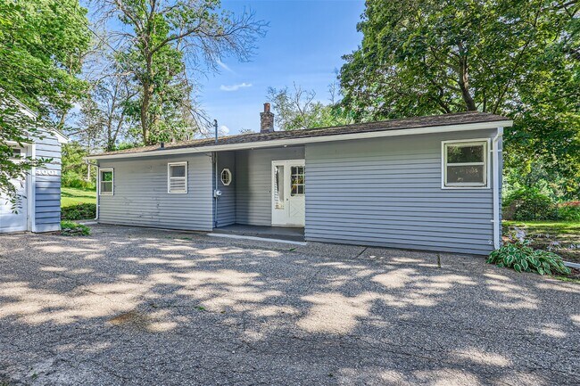 Building Photo - 4001 Tonkawood Rd