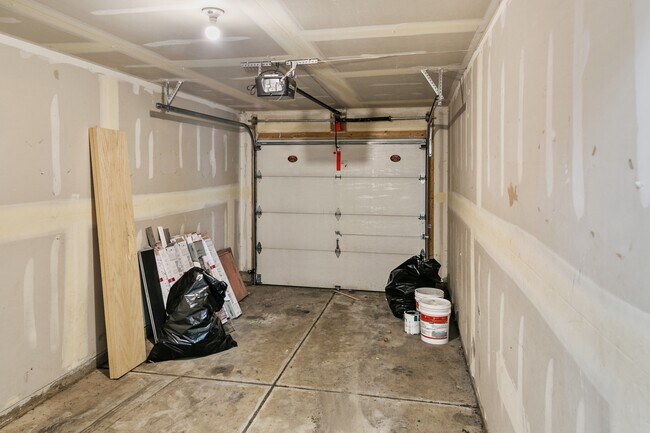 Building Photo - 678 Zachary Dr