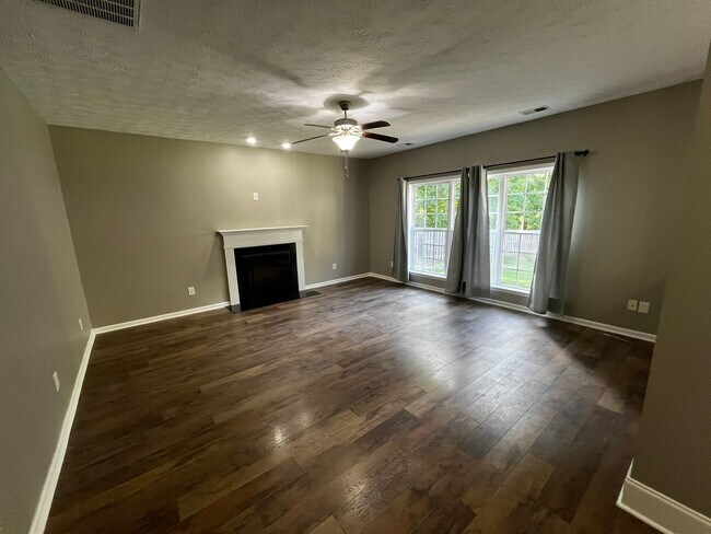 Building Photo - Modern Amenities. Urban Location. Sophisti...