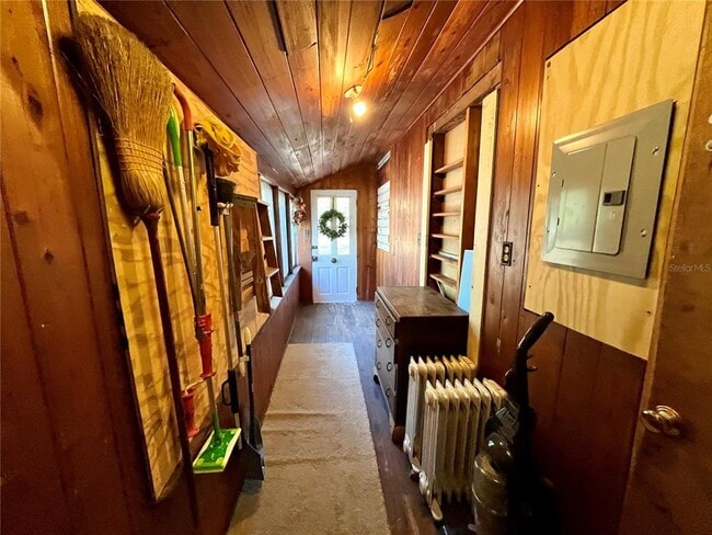 Building Photo - 108 W Comanche Ave