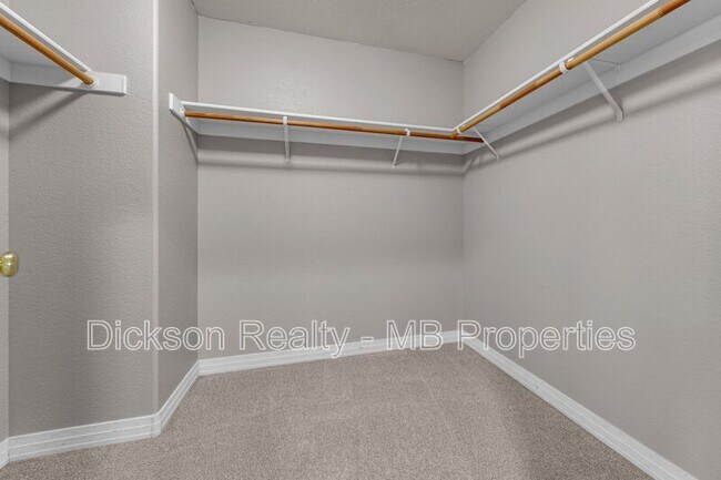 Building Photo - 7117 Heatherwood Dr