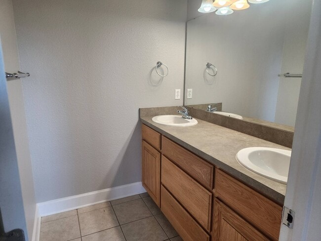 Building Photo - 7 6th Ave