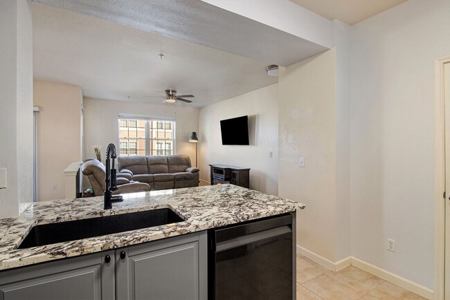 Building Photo - Prime Location in Parker 2 Bed 2 Bathroom ...