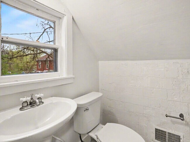 Building Photo - 120 Depot St