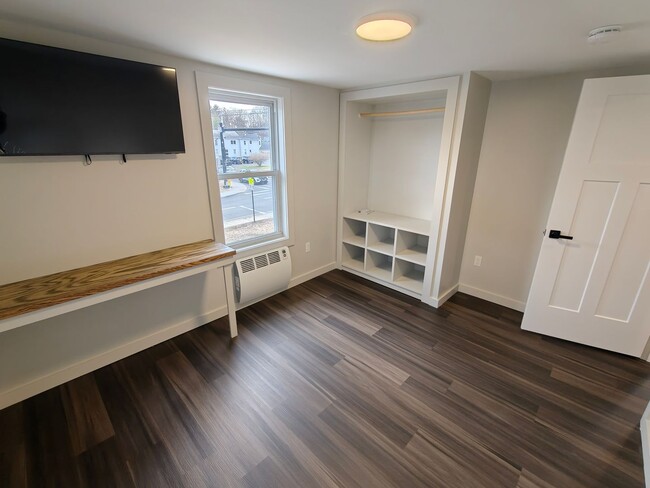 Building Photo - 225 State St