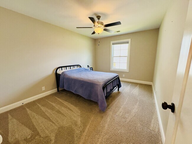 Building Photo - 1268 Easthaven Dr