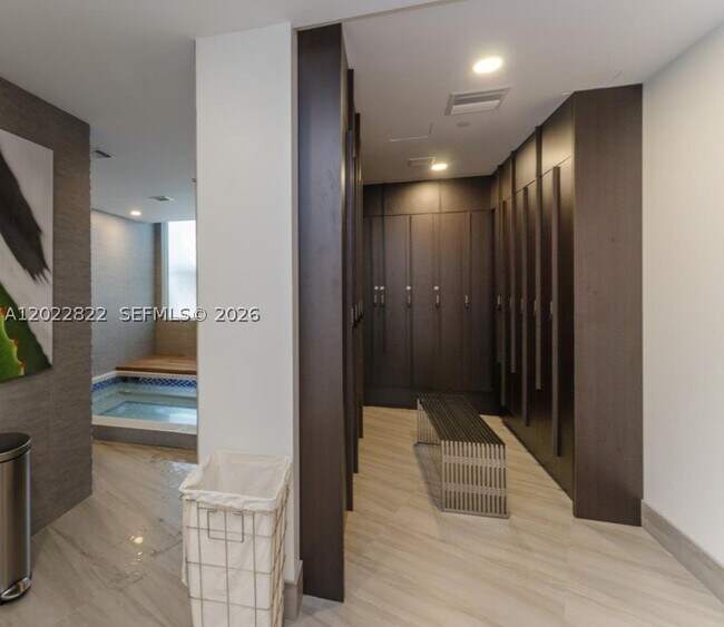 Building Photo - 20281 E Country Club Dr