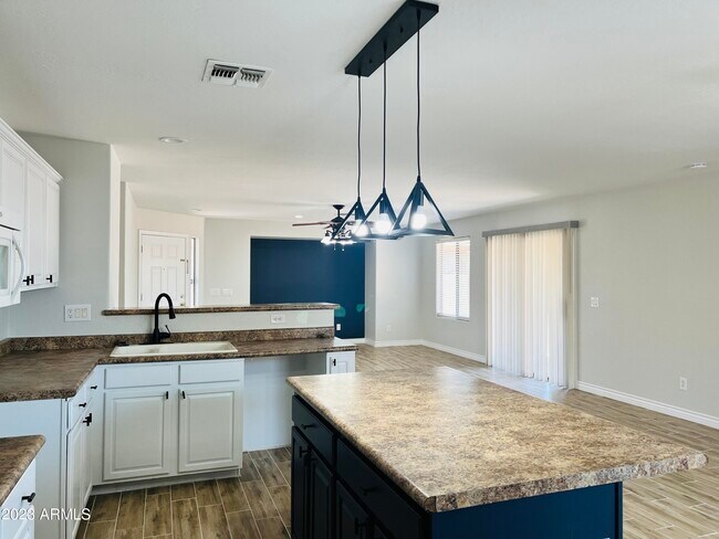 Building Photo - 24911 W Dove Run Dr