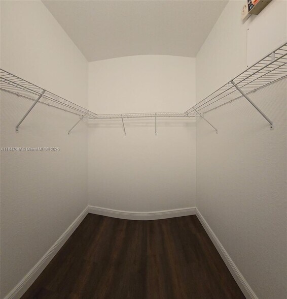 Building Photo - 929 SW 147th Ave