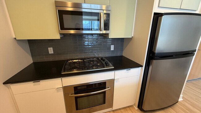 Building Photo - EPIC REA - Watermark-Fabulous Penthouse-Vi...
