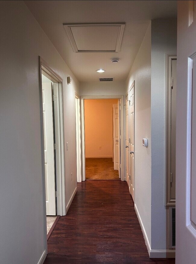 Building Photo - 1806 Holland St