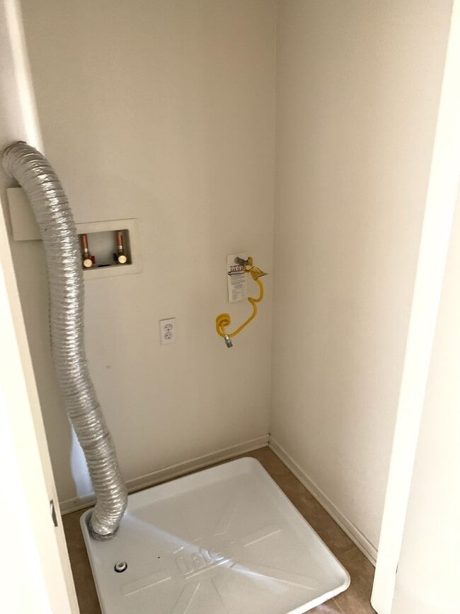 Building Photo - Beautiful 2 Bedrooms, 2 Baths Condominium with Attached Garage in Rancho Cucamonga.