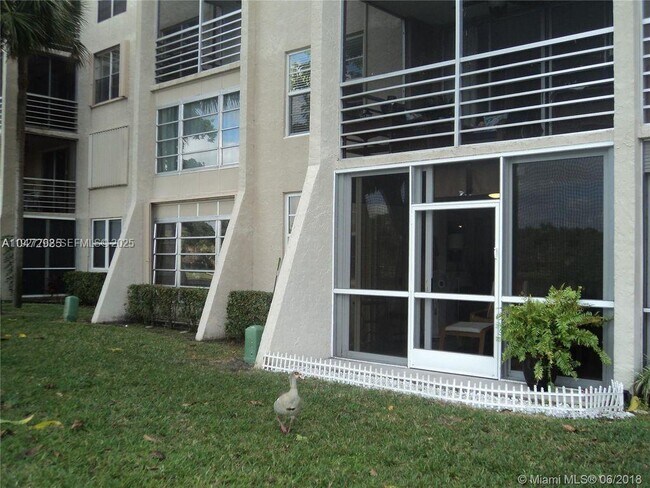 Building Photo - 9450 Poinciana Pl