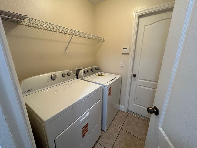 Building Photo - 1900 Kismet Pkwy W