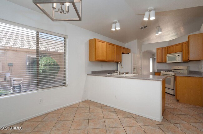 Building Photo - 1452 W Blue Ridge Way