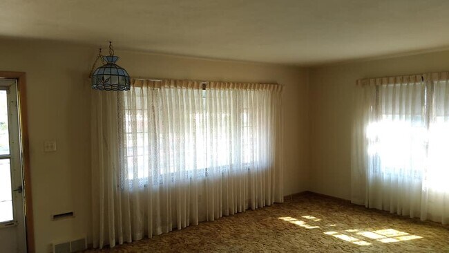 window coverings - 804 7th Ave SE