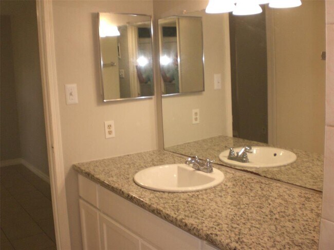 Building Photo - 12660 Ashford Point Dr