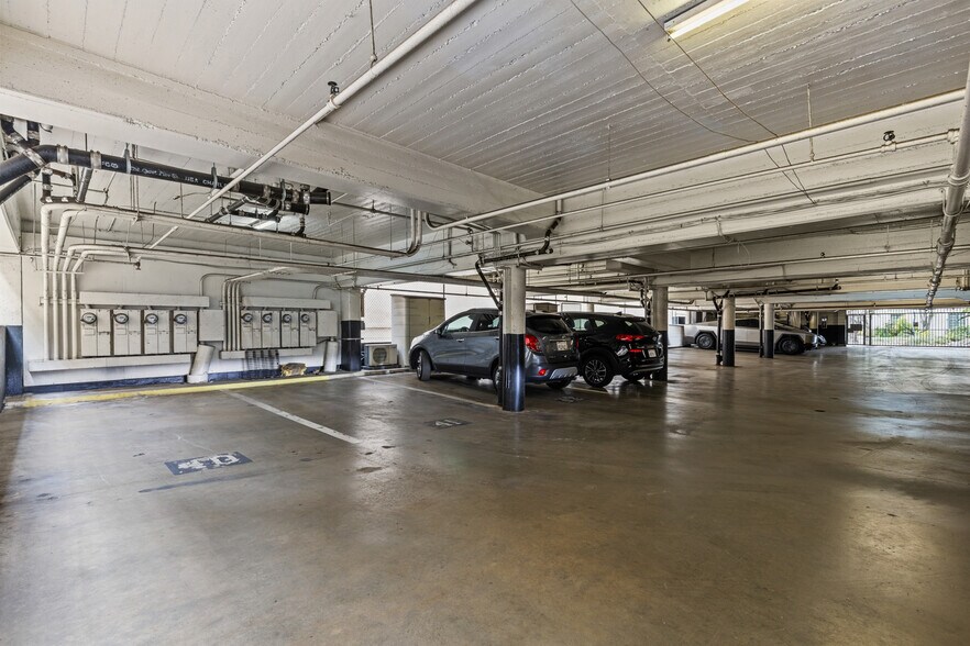 Building Photo - 1200 N Flores St