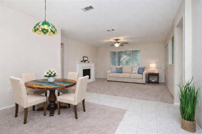 Building Photo - 129 Dewberry Dr