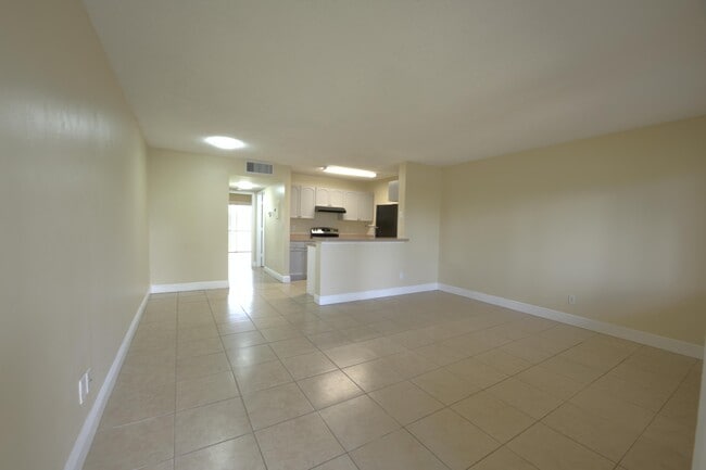 Building Photo - 1617 Meadows Cir