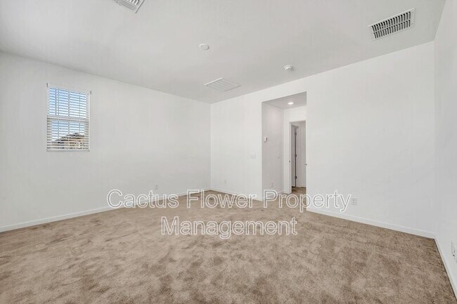 Building Photo - 9850 E Tamery Ave