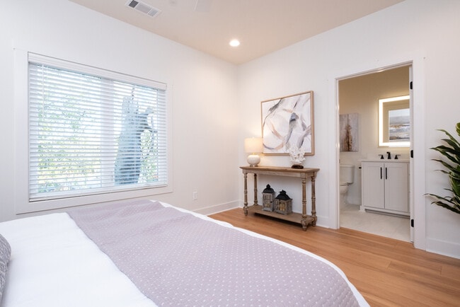 Building Photo - Very nice Newer Construction 3 Bedroom 2.5 Bathroom Townhome in The Heights