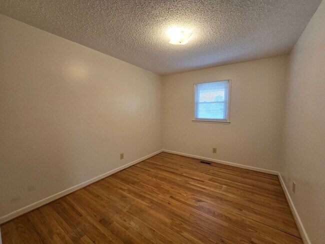 Building Photo - 2604 Geneva Ct