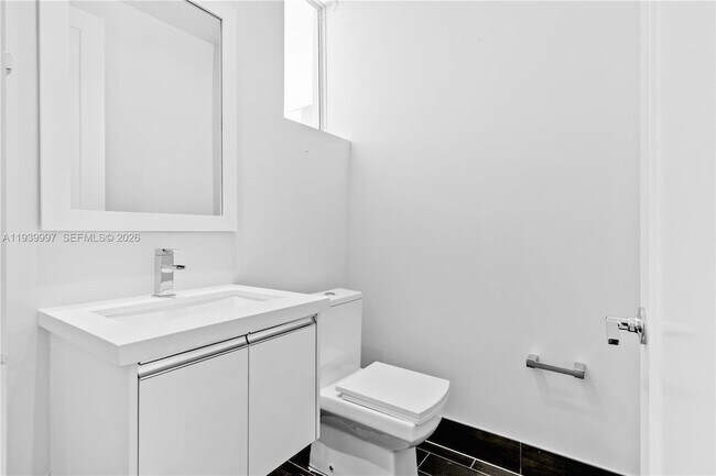 Building Photo - 6410 NW 105th Pl