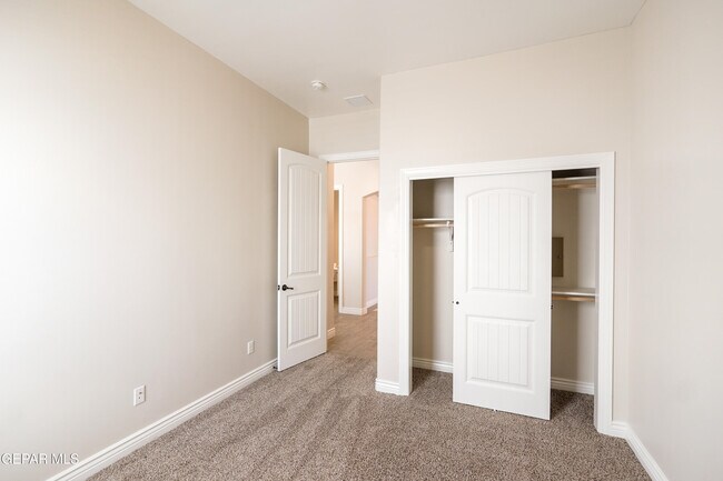 Building Photo - 13368 Emerald Glass Dr