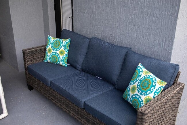 Building Photo - 2577 Oneida Loop