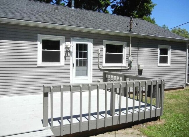 Building Photo - 1206 E St Andrews Rd