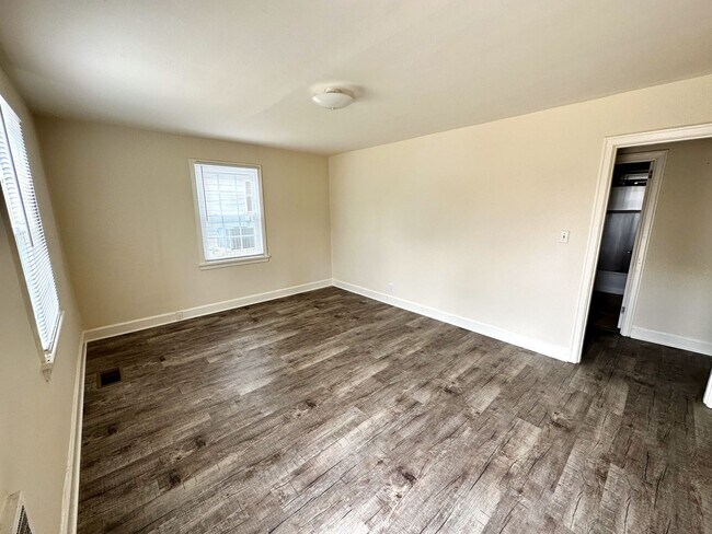 Building Photo - 2 Bedroom Home For Rent Near The Montgomery County Library!
