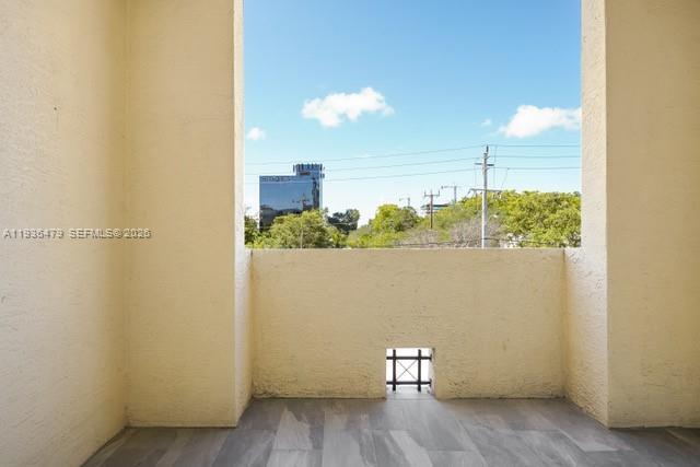 Building Photo - 520 SE 5 Ave