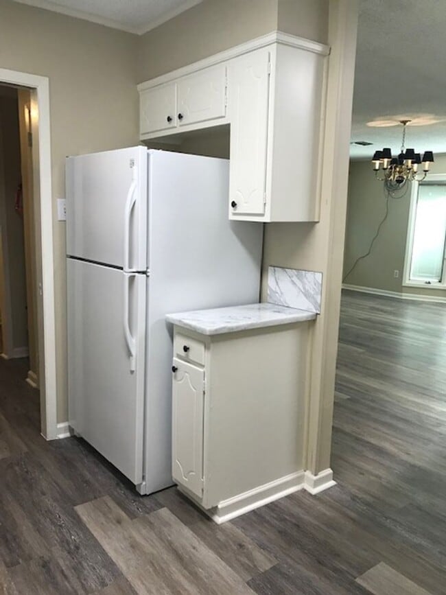 Building Photo - 3 bed 2 Bath Brick Home off Park Avenue!
