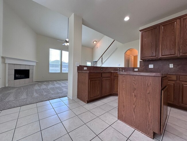 Building Photo - 2211 Highland Crossing Dr