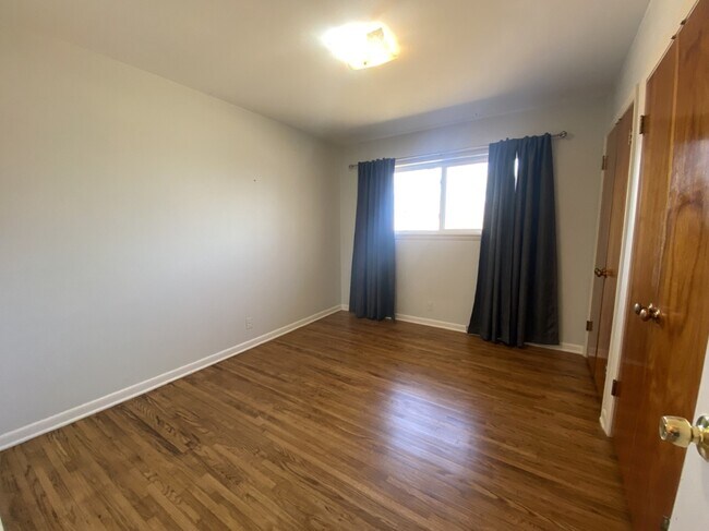 Building Photo - 5363 E 28th St