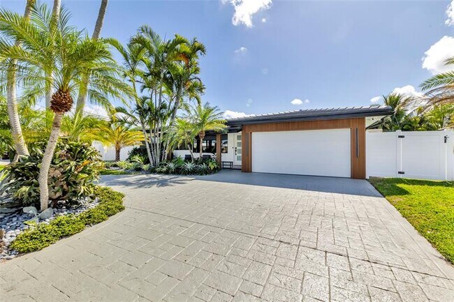 Building Photo - 160 SE 3rd Ct