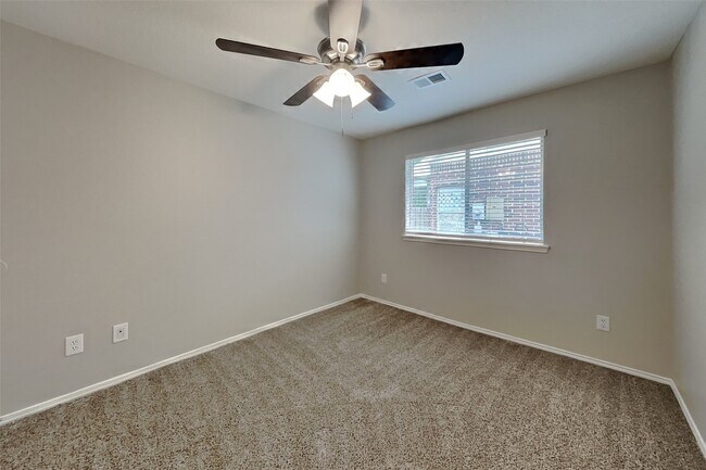 Building Photo - 1327 Coppercrest Dr