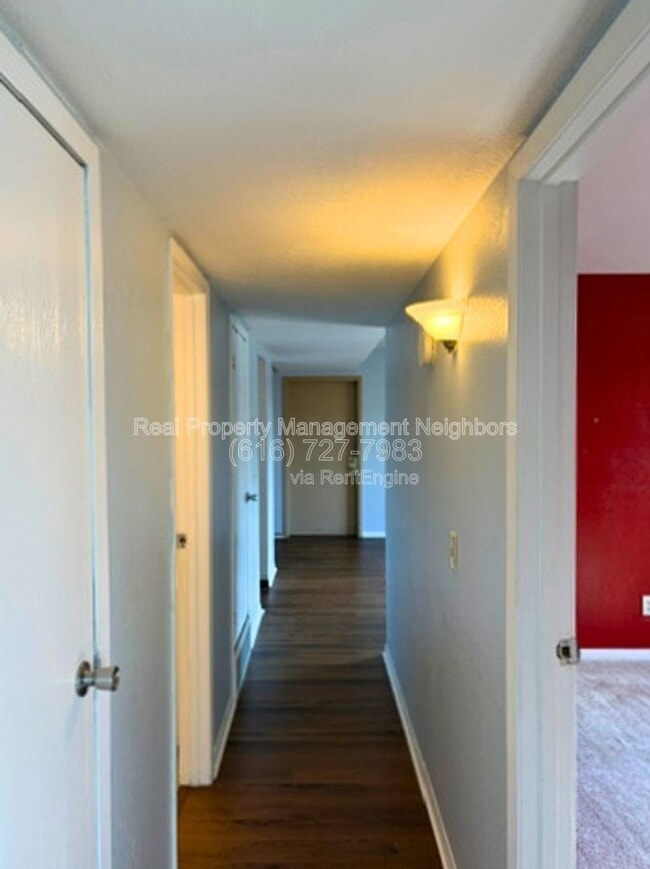 Building Photo - 4326 Norman Dr SE