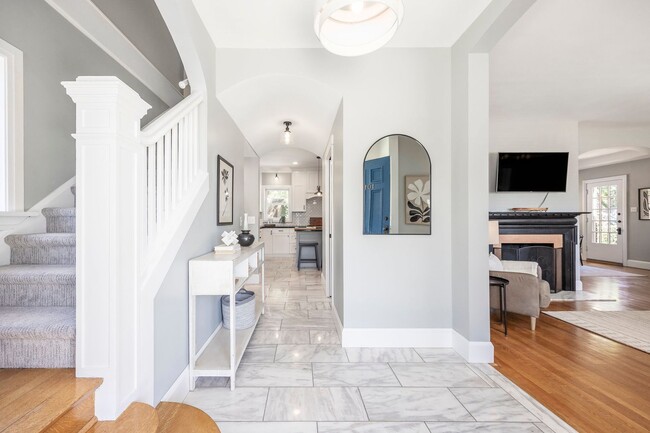 Building Photo - Elegant Sugar House Living: Finished Basem...